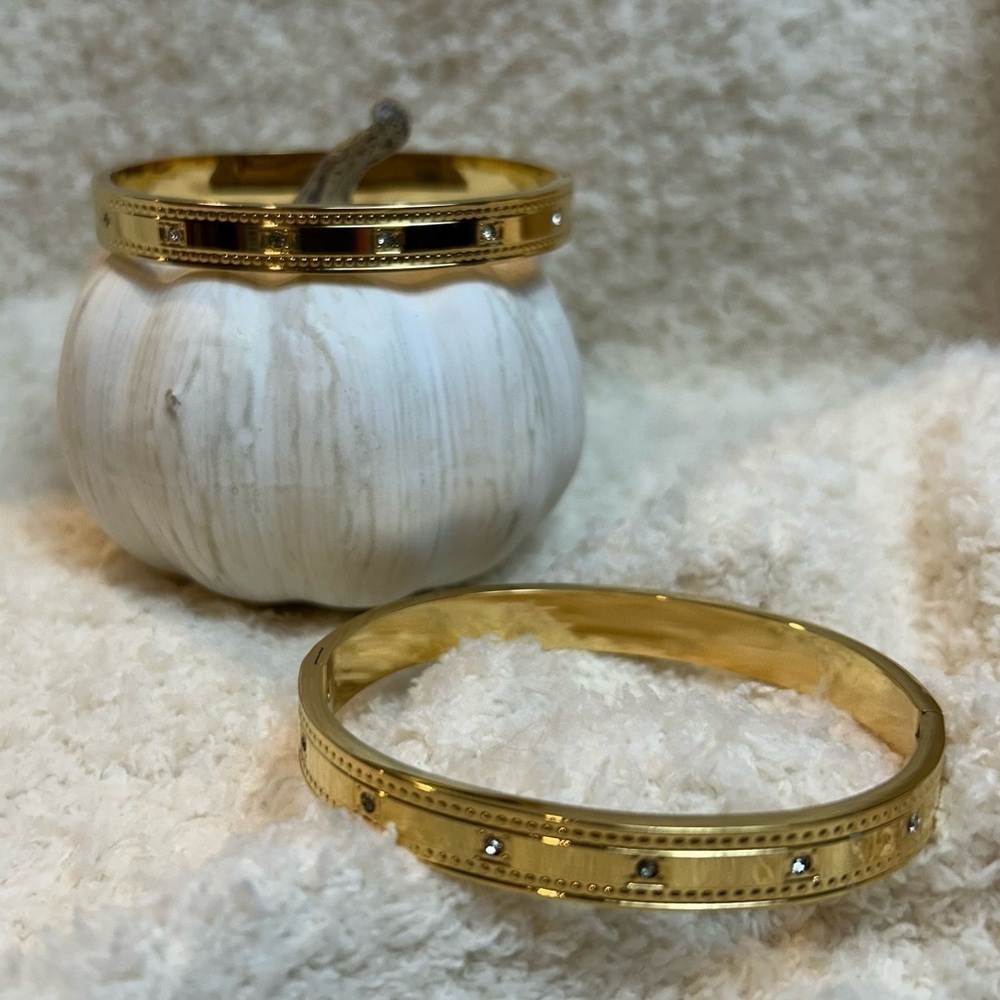 18 KT GOLD-PLATED CUBIC ZIRCONIA BANGLE BRACELET - LUXURY- NWOT